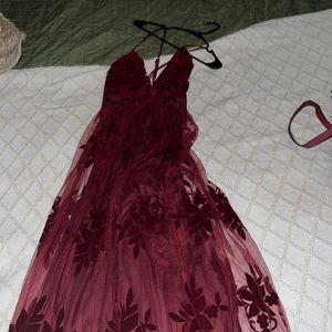 Windsor dress with 2 side slits burgundy